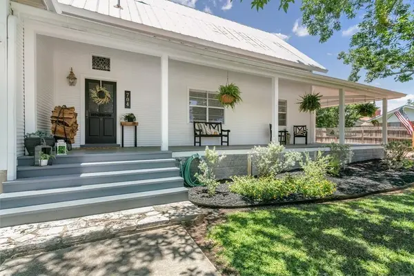 704 North Creek Rd, Comfort, TX 78013