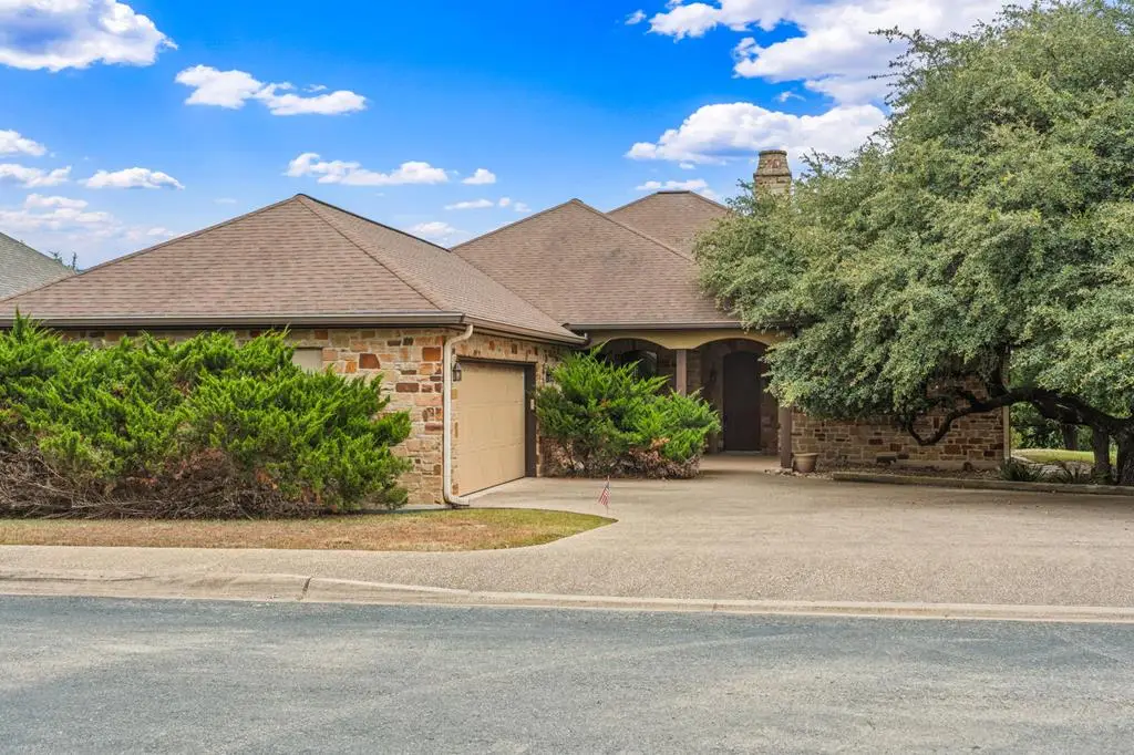1705 Valencia Dr, Kerrville, TX 78028 - #1
