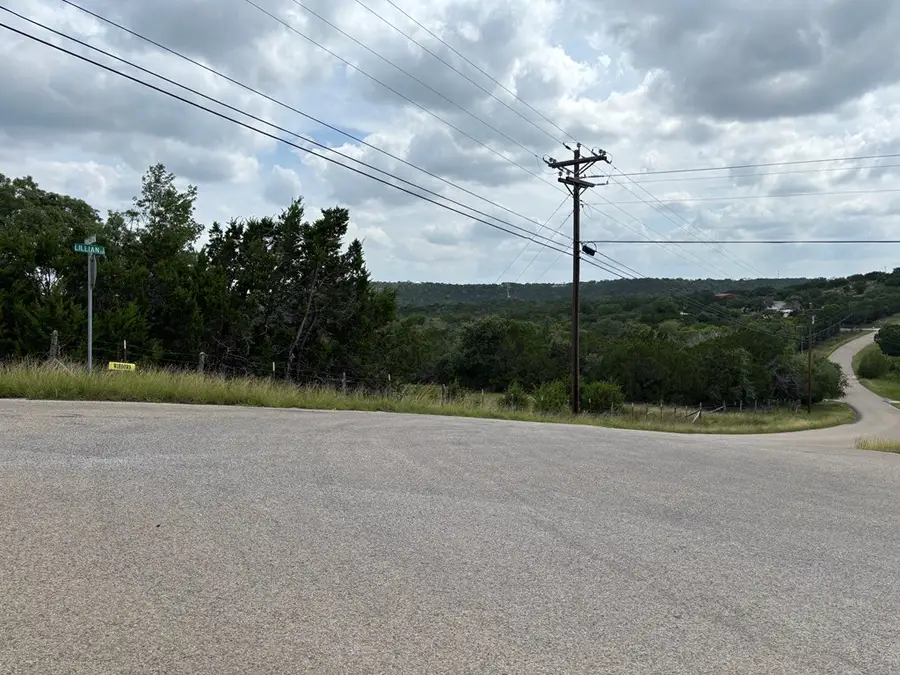104 S Lillian Dr, Kerrville, TX 78028 - #2