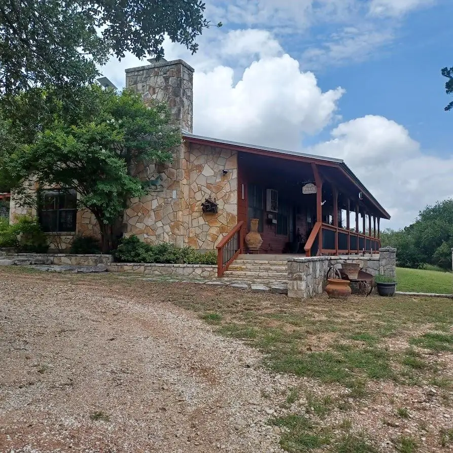 152 NW Andrew Rd, Kerrville, TX 78028 - Image #1