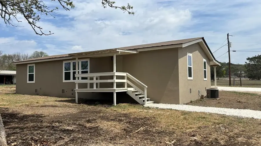 235 S Lillian Dr, Kerrville, TX 78028 - Image #2