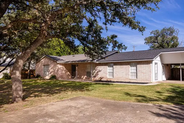 438 Valley Dr, Kerrville, TX 78028