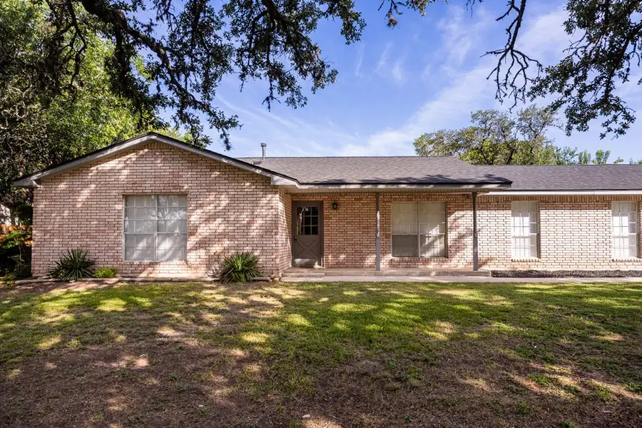 438 Valley Dr, Kerrville, TX 78028 - Image #2