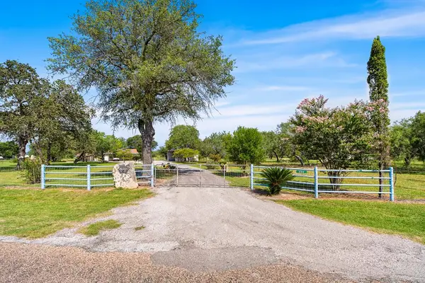 400 Blue Quail Dr, Lytle, TX 78052