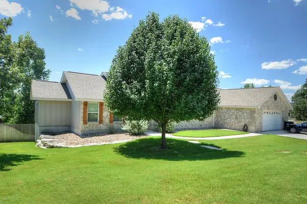 138 W Holly Hill Dr, Ingram, TX 78025