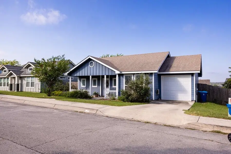 129 N Jasper Ln, Kerrville, TX 78028 - Image #2