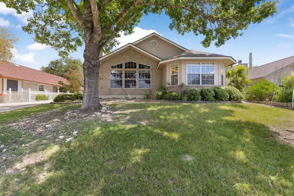 446 Vicksburg Ave, Kerrville, TX 78028 - Image #1