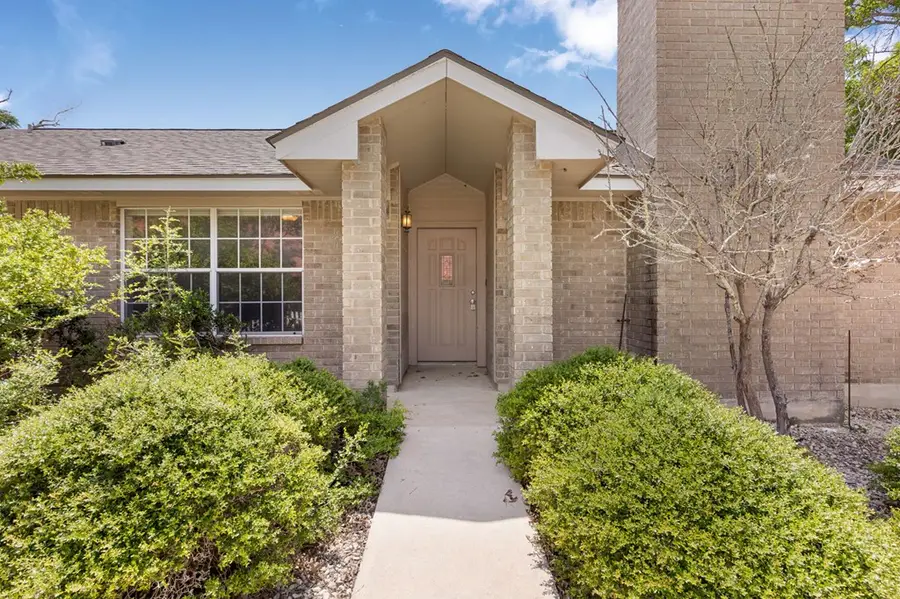 446 Vicksburg Ave, Kerrville, TX 78028 - Image #2