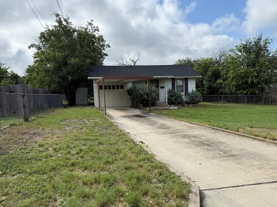 819/821 Clay St, Kerrville, TX 78028 - Image #2