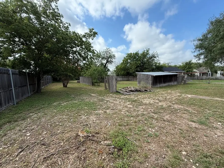 819/821 Clay St, Kerrville, TX 78028 - Image #3