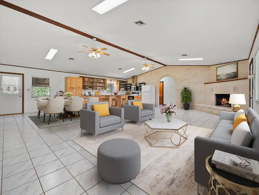 710 Chipman Lane, Bandera, TX 78003 - Image #2