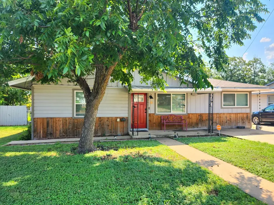 201 Pearl St, Kerrville, TX 78028 - Image #2