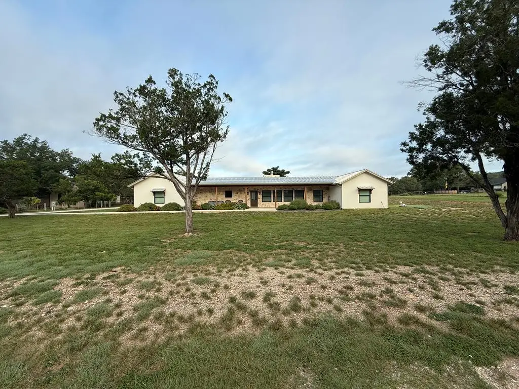 112 Independence Lane, Ingram, TX 78025 - Image #1