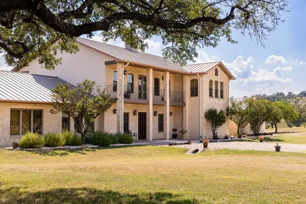 945 Elm Pass Rd, Center Point, TX 78010