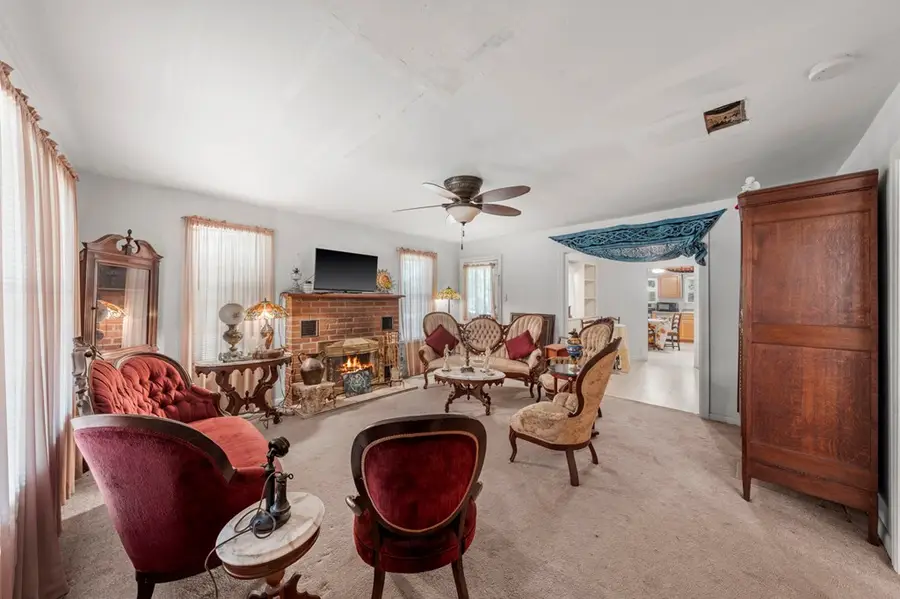 618 Lois St, Kerrville, TX 78028 - Image #3