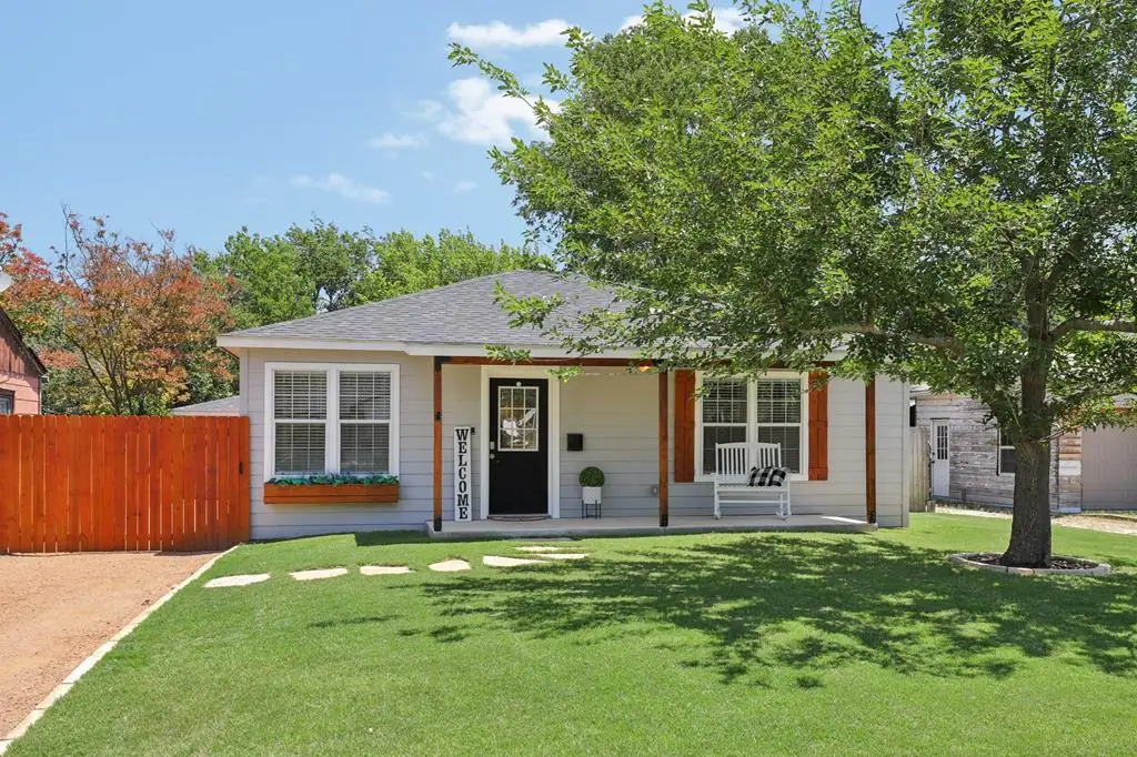 334 W Main St, Kerrville, TX 78028 - Image #1