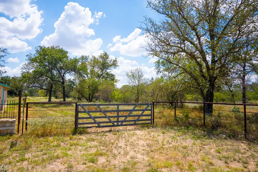 595 Sir David Ln, Poteet, TX 78065 - Image #2