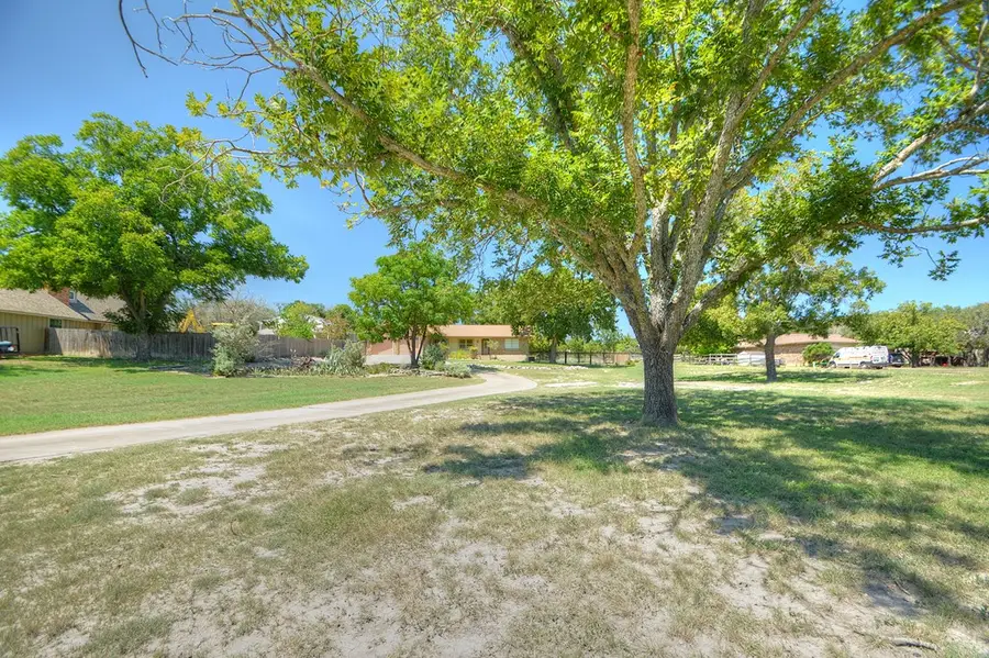 416 Valley Dr, Kerrville, TX 78028 - Image #3