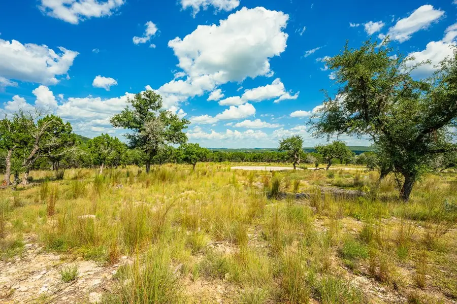 113 Palisades Dr, Camp Verde, TX 78010 - Image #2