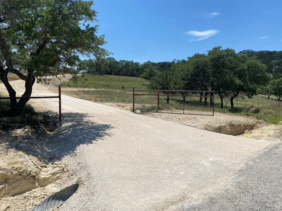 208 Saddle Wood Trail, Comfort, TX 78013 - Image #2