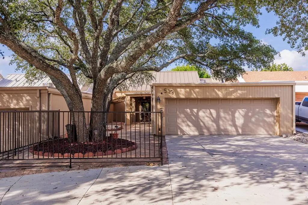 519 Fairway Dr, Kerrville, TX 78028 - Image #1