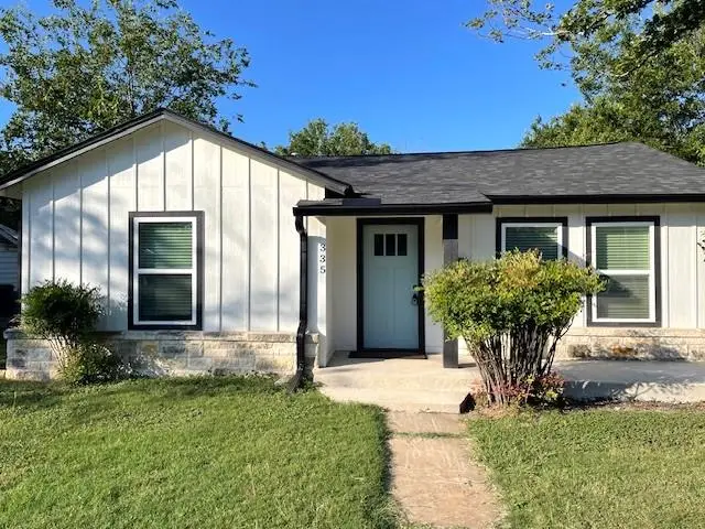 335 W Main St, Kerrville, TX 78028 - Image #1