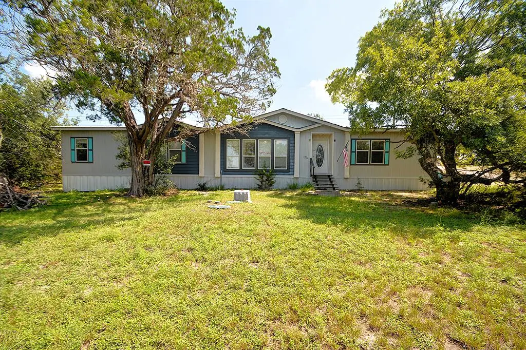 102 S Robin Hill, Kerrville, TX 78028 - Image #1
