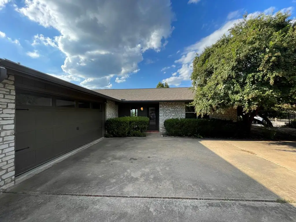 555 S Rim Rock, Kerrville, TX 78028 - Image #1