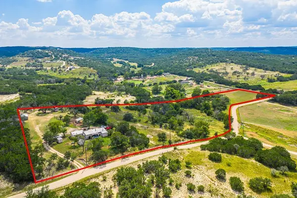 132 Silver Creek Ln E, Center Point, TX 78010