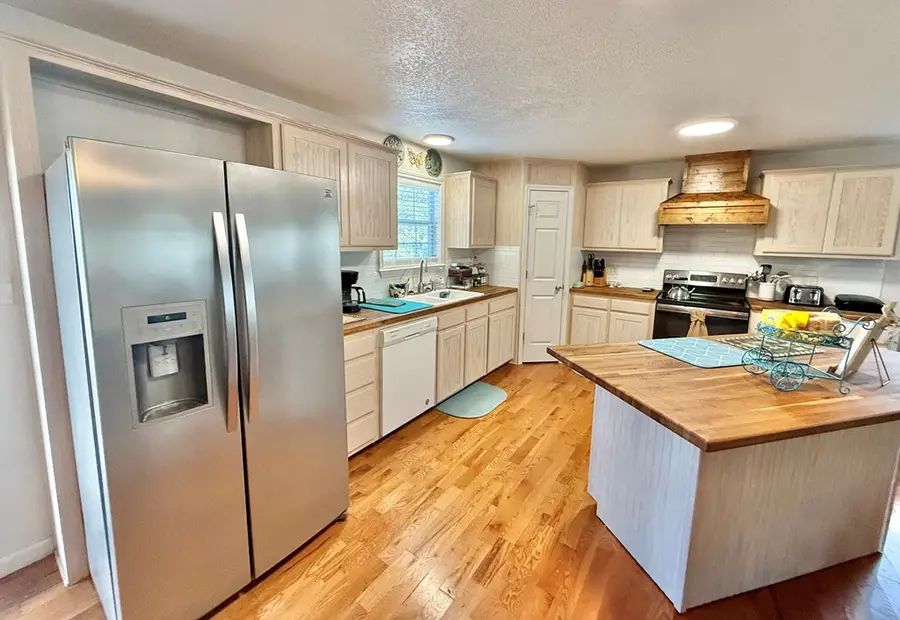 281 Oak Rd, Harper, TX 78631 - Image #2