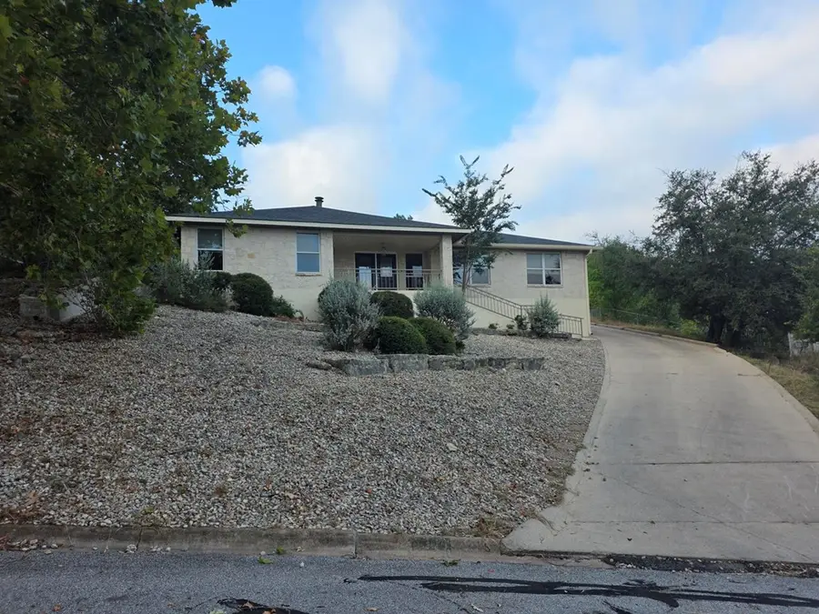 1303 Malibu Dr, Kerrville, TX 78028 - Image #2