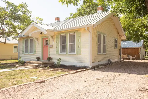 213 Mistletoe St, Fredericksburg, TX 78624