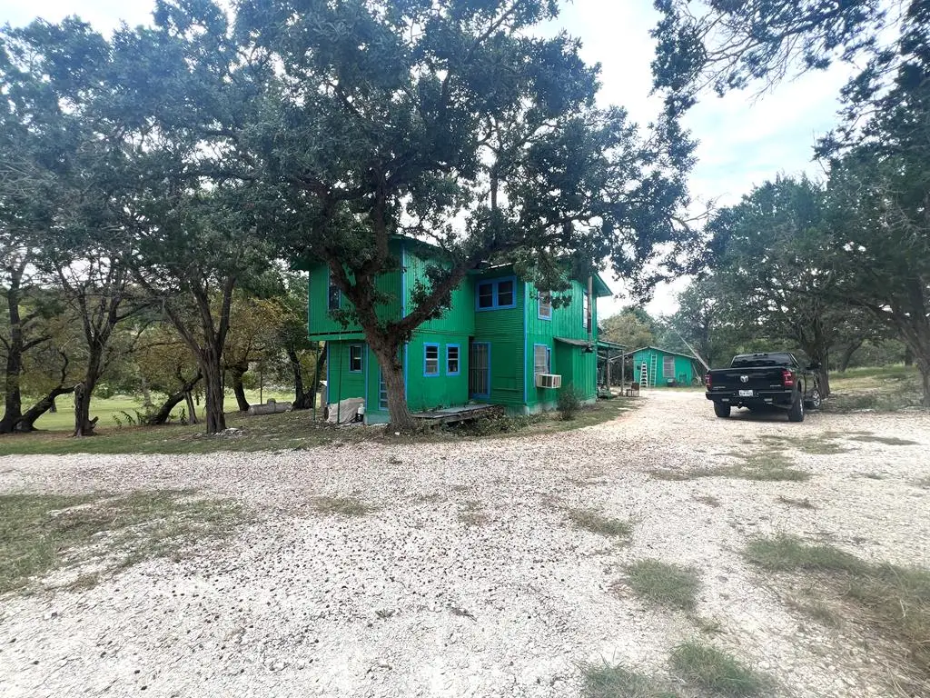230 S Teague Rd, Kerrville, TX 78028 - Image #1