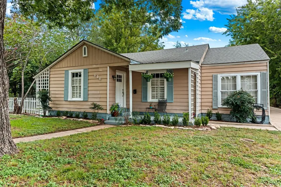 616 Lois St, Kerrville, TX 78028 - Image #2