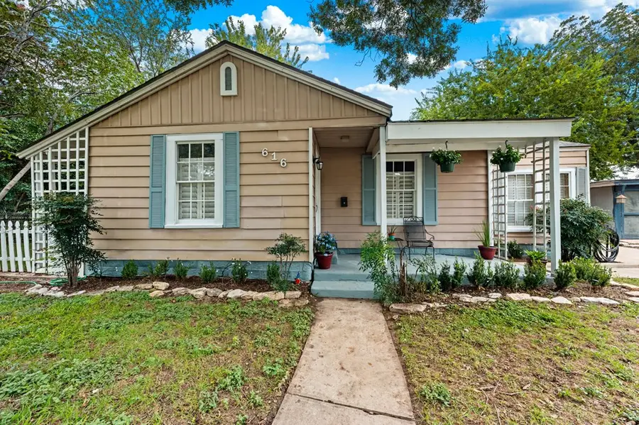 616 Lois St, Kerrville, TX 78028 - Image #3