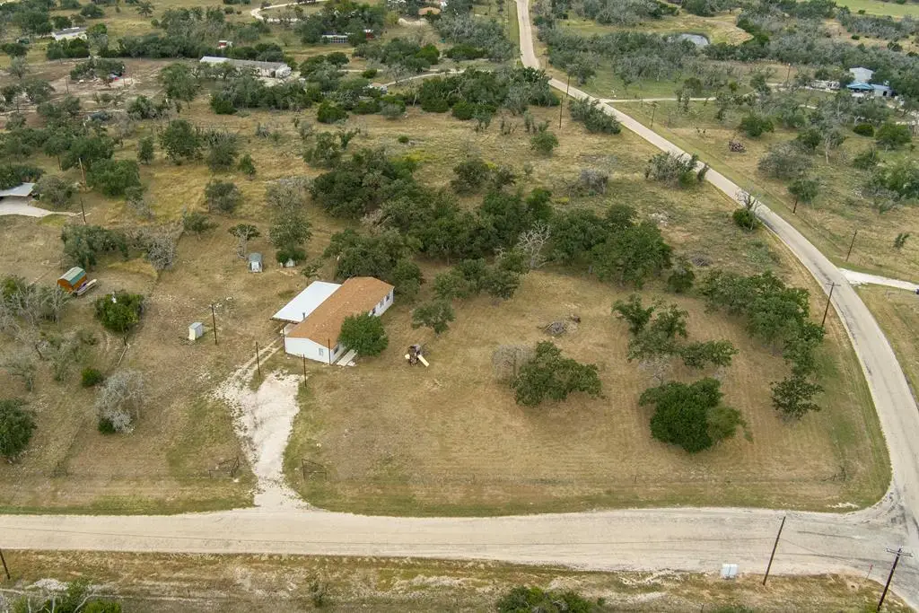 36 Crossing Dr, Harper, TX 78631 - Image #1