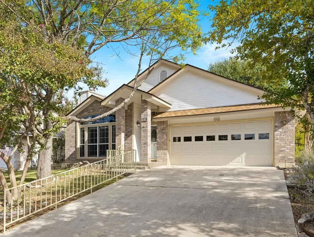 434 Vicksburg Ave, Kerrville, TX 78028 - Image #1