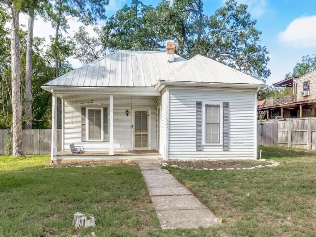 413 E College St, Fredericksburg, TX 78624 - #1