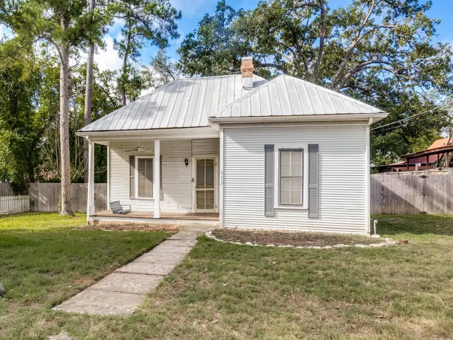 413 E College St, Fredericksburg, TX 78624 - #3