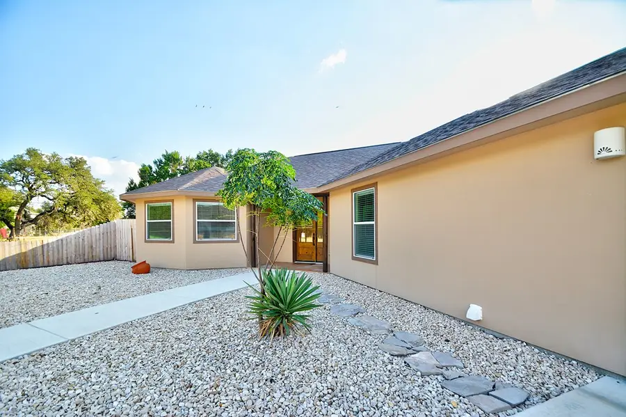 1846 White Tail Ln, Bandera, TX 78003 - Image #2