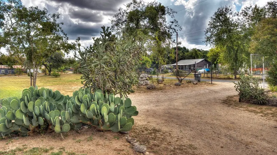 201 7th St, Leakey, TX 78873 - Image #2