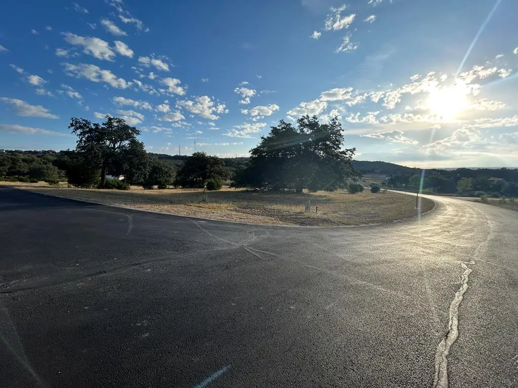 105 Lakebridge Trail West, Ingram, TX 78025 - Image #1