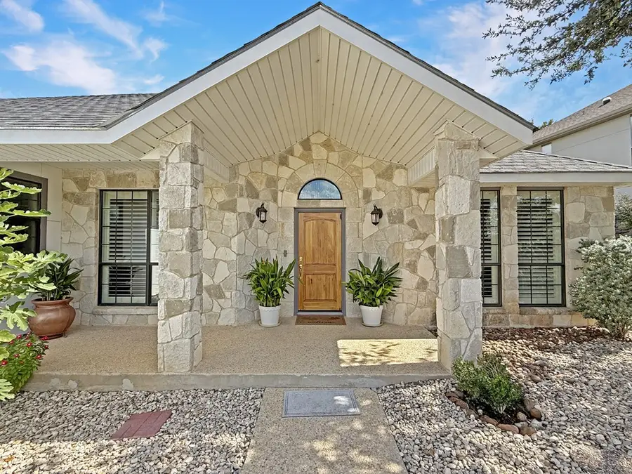 2004 N Athens Ave, Kerrville, TX 78028 - Image #2