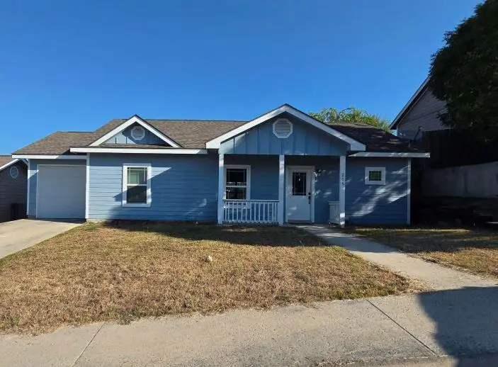 205 Ivy Lane, Kerrville, TX 78028 - Image #1