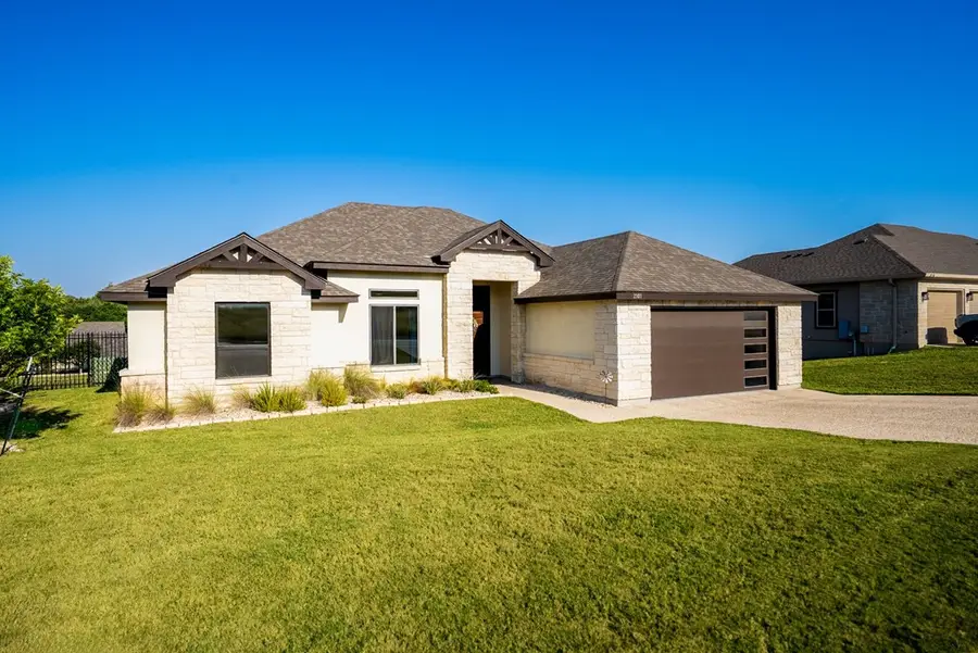 2101 Valencia Dr, Kerrville, TX 78028 - Image #2