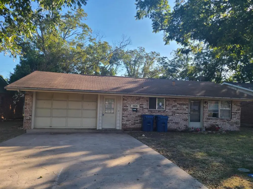 709 N Lake Dr, Kerrville, TX 78028 - Image #1