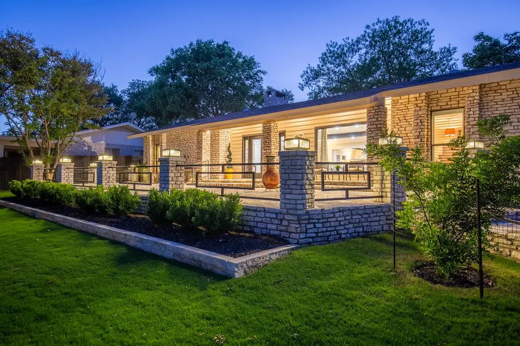 122 West Lane, Kerrville, TX 78028 - Image #1