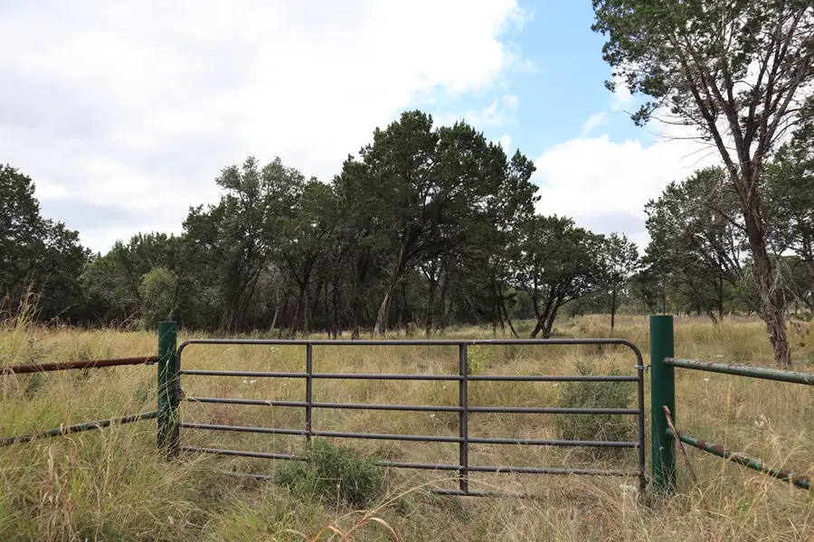 0 English Crossing, Bandera, TX 78003 - Image #2