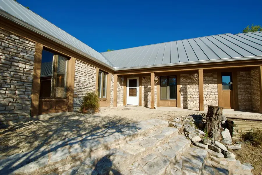 333 Secret Valley Rd, Kerrville, TX 78028 - Image #2
