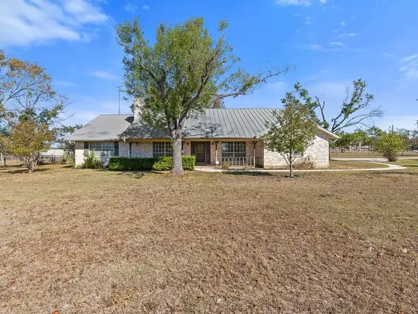126 Boardwalk Dr, Center Point, TX 78010